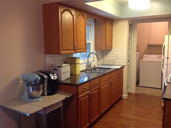 2nd image of 2920 Banyan Ln