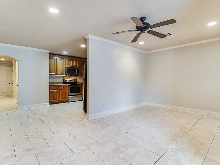 1607 W Saint Mary Blvd #1607 — Photo 4