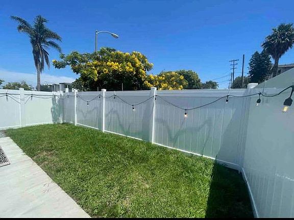 3rd image of 2126 Catalina Blvd