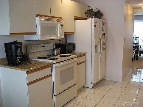 Granite Countertops w/New Appliances