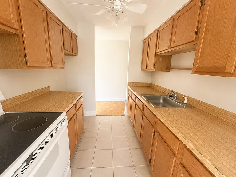 Blackstone Apartments — Photo 21
