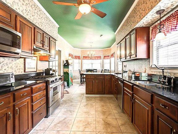4th image of 498 Laura Dr S