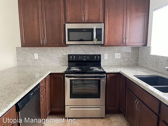 2nd image of 962 S Mollison Ave #22