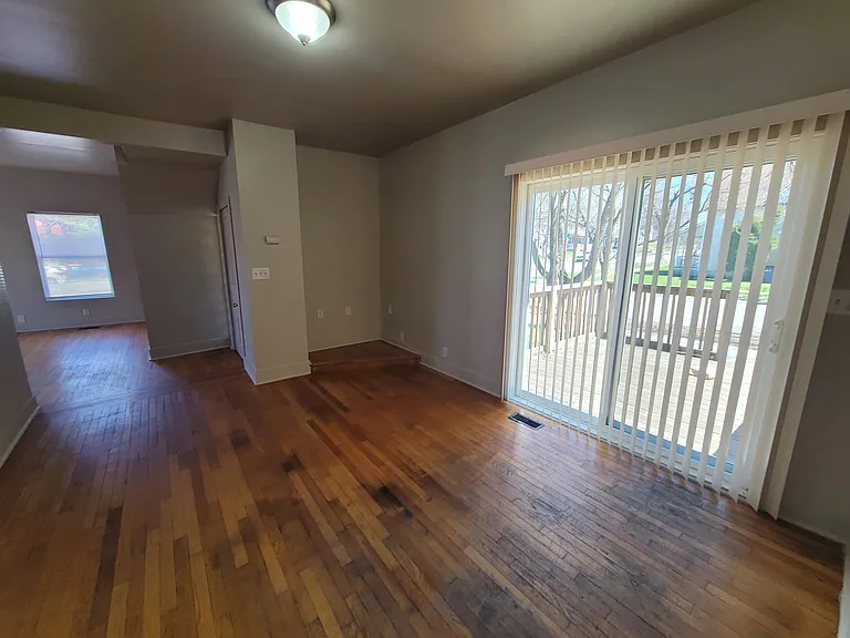 824 Lyon St NE — Photo 4