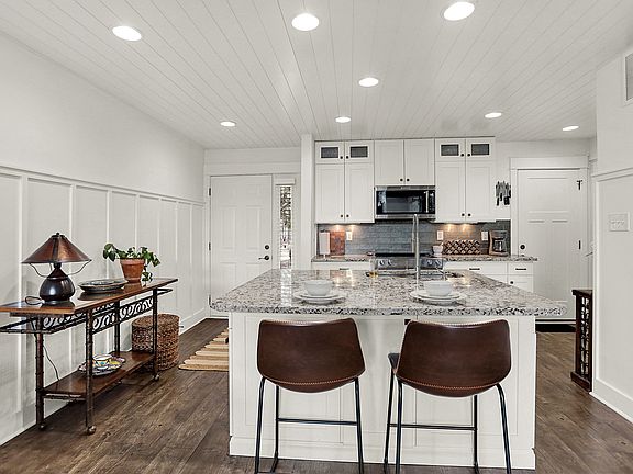 5th image of 11449 Leander Ln