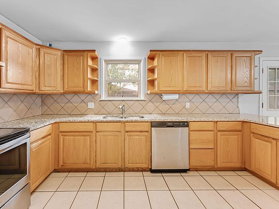 3rd image of 4216 51st St