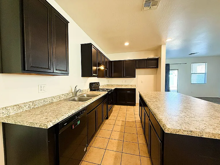 6218 W Laurie Ln — Photo 8