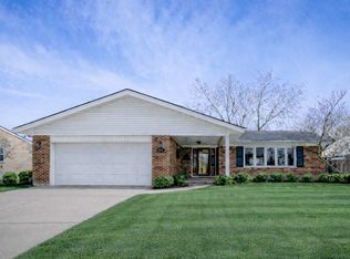 2011 E Robinhood Ln, Arlington Heights, IL 60004