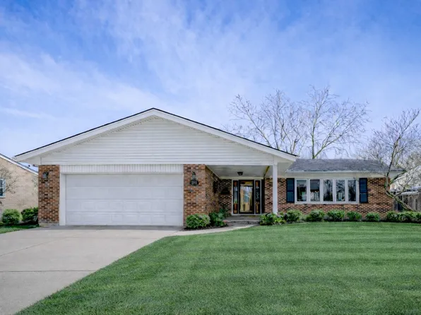 2011 E Robinhood Ln, Arlington Heights, IL 60004