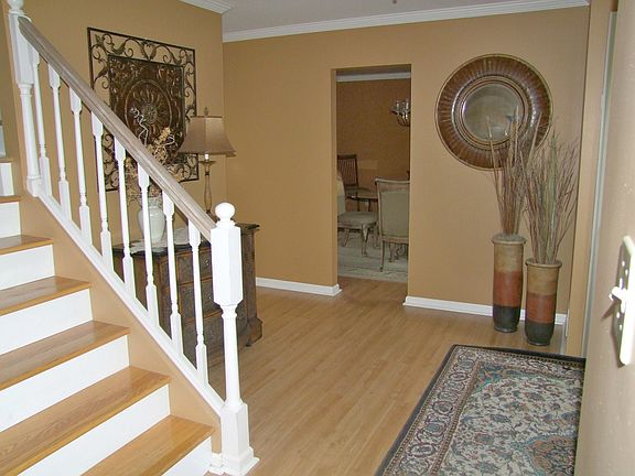 3rd image of 317 Sunrise Dr
