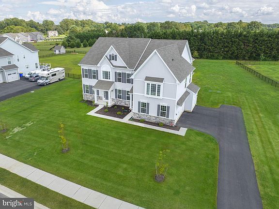 3rd image of 128 Ayshire Dr