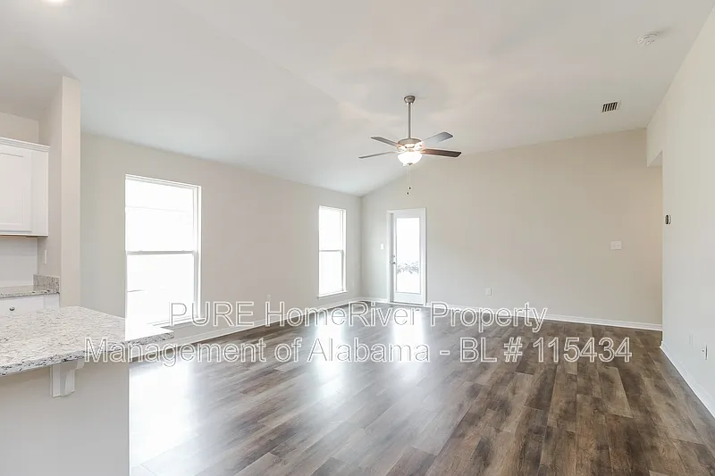 4 bed, 2.0 bath, 1987 sqft, $2,295 — Photo 2