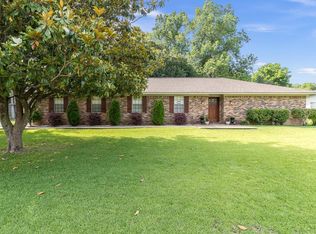 1807 Macarthur Dr, Vicksburg, MS 39180