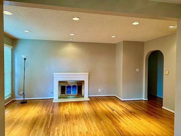 2nd image of 2412 Nearcliff St