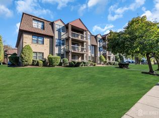 205 Newport Ct, Fords, NJ 08863