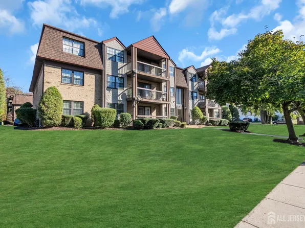 205 Newport Ct, Fords, NJ 08863