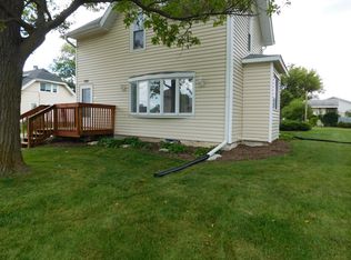 720 Glacier Rd, Pewaukee, WI 53072