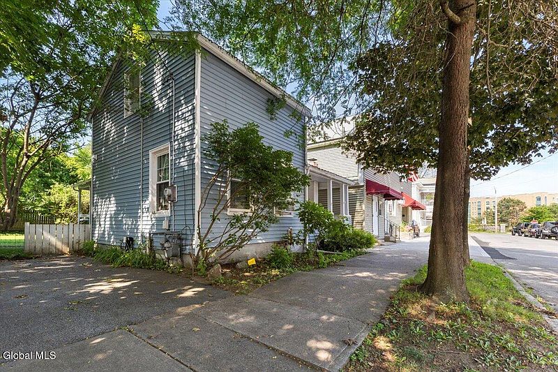 5th image of 17 Oak Street