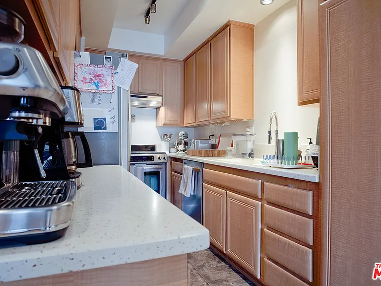 832 Palm Ave #206 — Photo 5