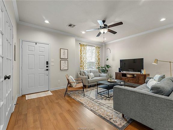 3rd image of 900 Eagle Ave