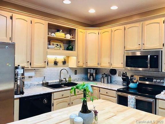 2nd image of 302 La Foret Dr