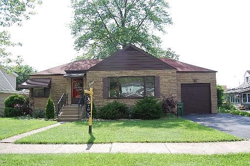 1st image of 9112 S Lynwood Dr