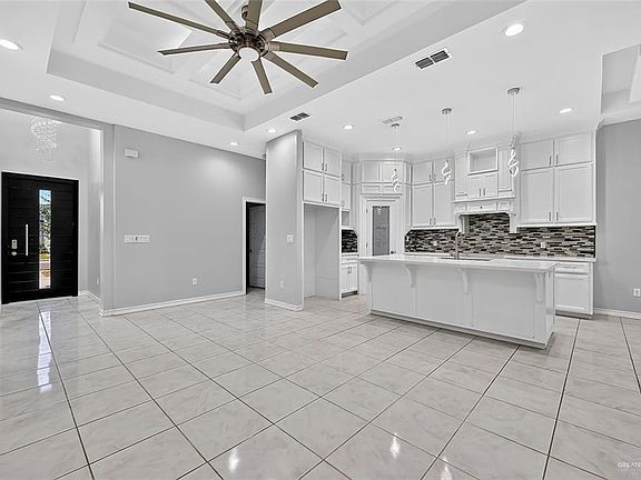 3rd image of 404 Royal Dr