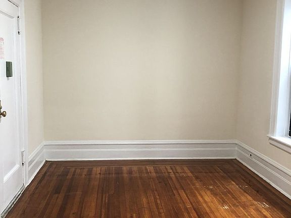 4th image of 2541 44th St APT 12