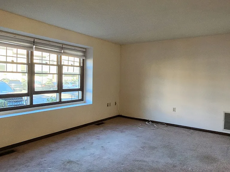 375 Glendale Ave #D4 — Photo 8