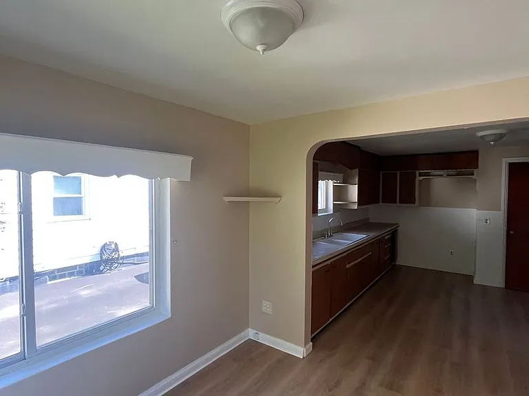 31 Ellsinore St — Photo 2