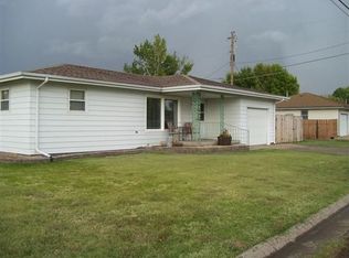 801 12th St, Victoria, KS 67671