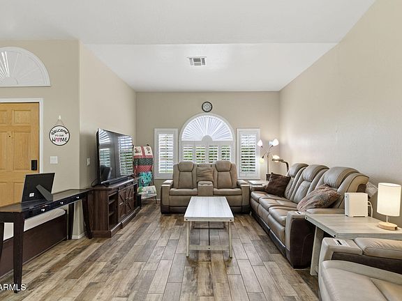 3rd image of 823 N HILL Circle