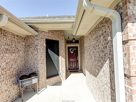 2nd image of 903 Barchetta Dr