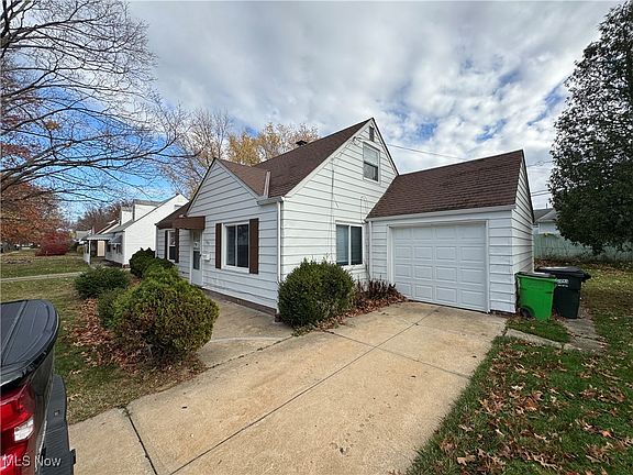 3rd image of 387 E 232nd St