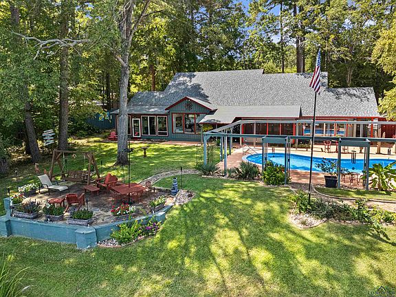 4th image of 2022 W Lake Dr