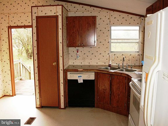 3rd image of 6735 Gibbs Dr