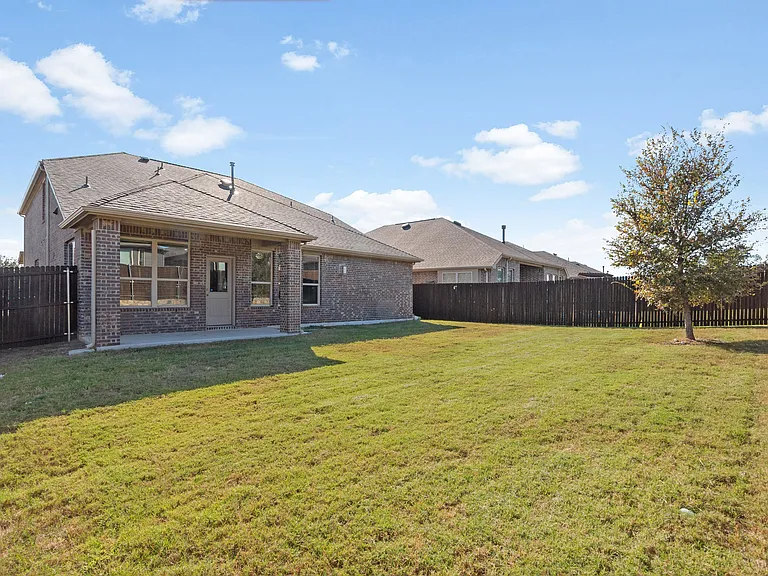 1413 Lake Grove Dr — Photo 37