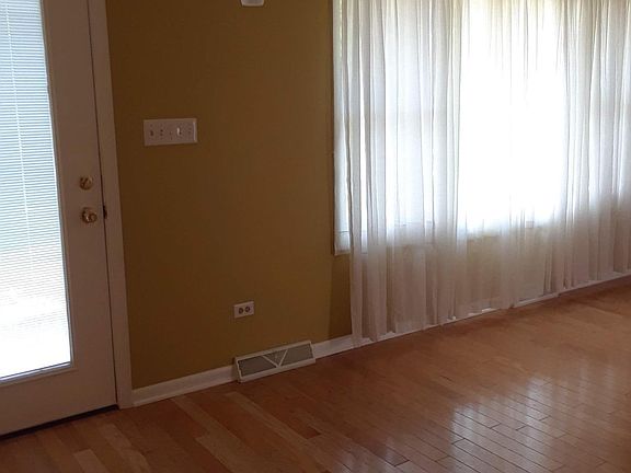 5th image of 5900 Downers Dr