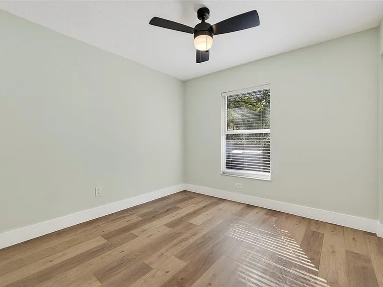 1909 E Henry Ave — Photo 19