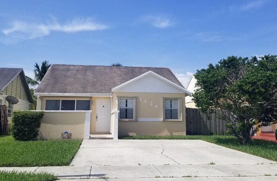 1st image of 3218 NW 203rd St