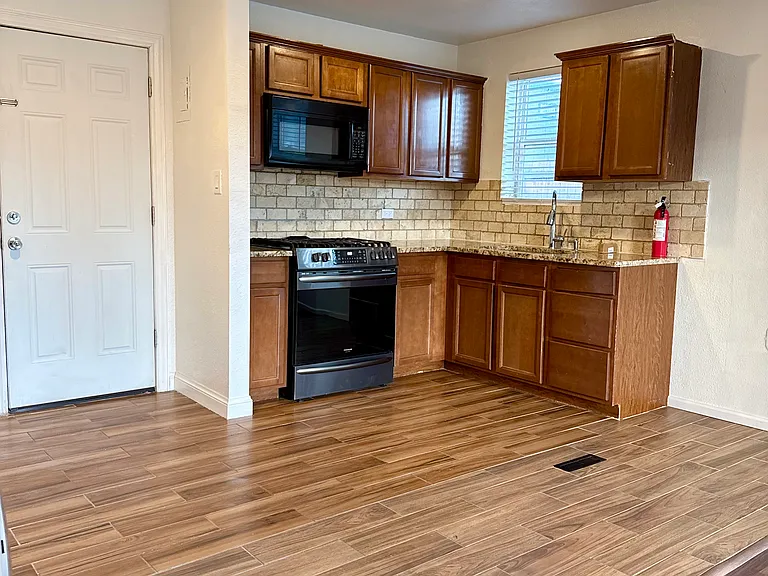 3720 N Saint Paul St — Photo 5
