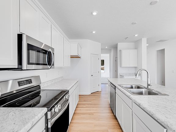 4th image of 1095 Bevy Blvd