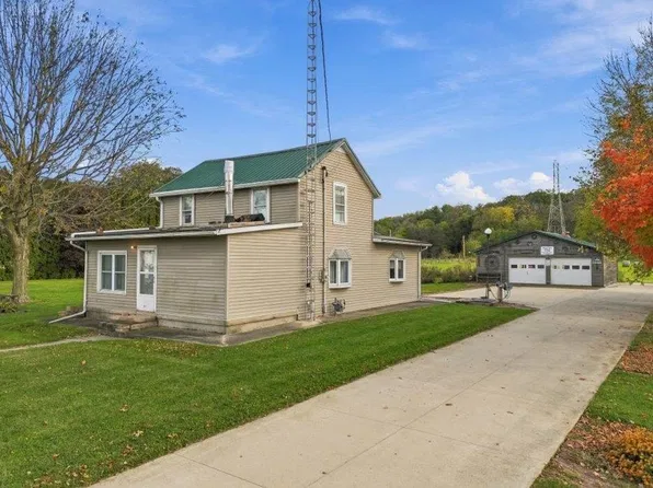 895 Stony Point Rd, Dixon, IL 61021