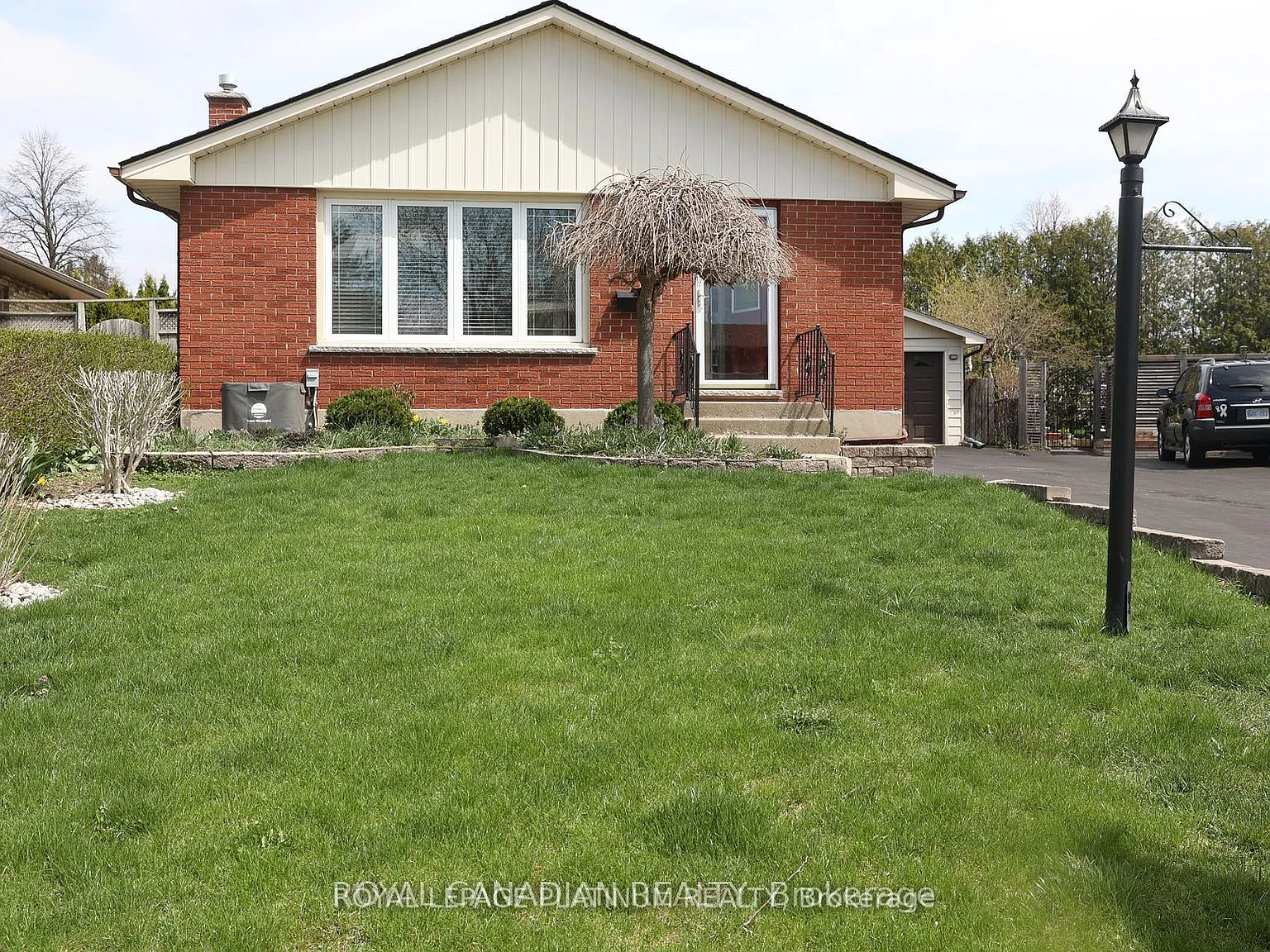 3 bed, $2,099 — Photo 2