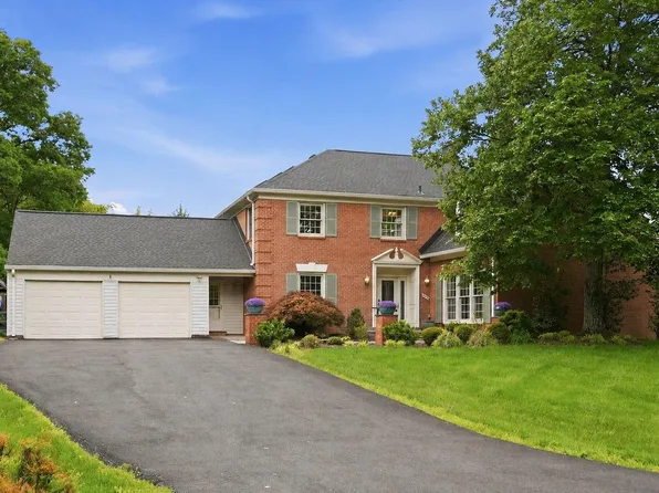8100 E Buckspark Ln, Rockville, MD 20854