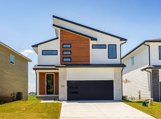 1100 NW Sproul Dr, Waukee, IA 50263
