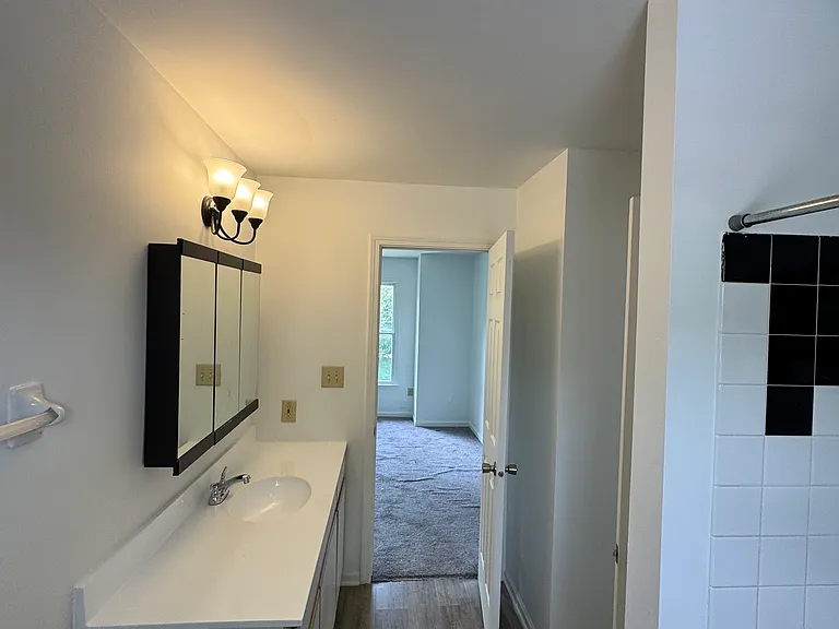6076 Pennsylvania Dr — Photo 16