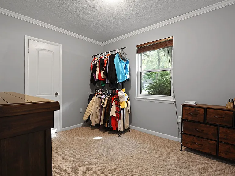 226 Larchmont Dr — Photo 22