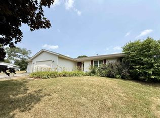 9960 Flint Ct, Roscoe, IL 61073