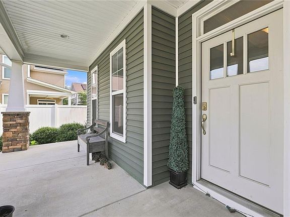 3rd image of 609 Howelsen Ct